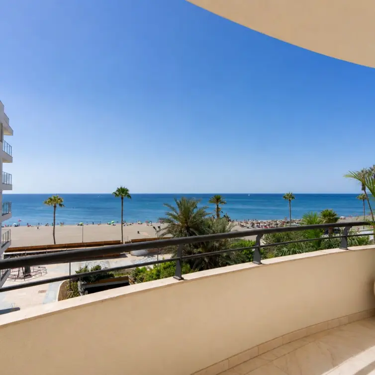 Продажа апартаментов на среднем этаже в Estepona