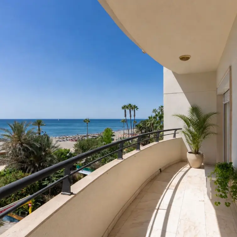 Продажа апартаментов на среднем этаже в Estepona