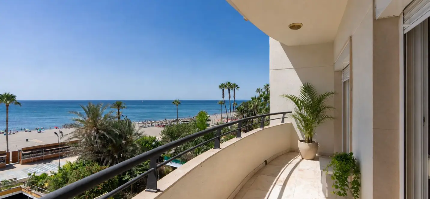 Продажа апартаментов на среднем этаже в Estepona 1