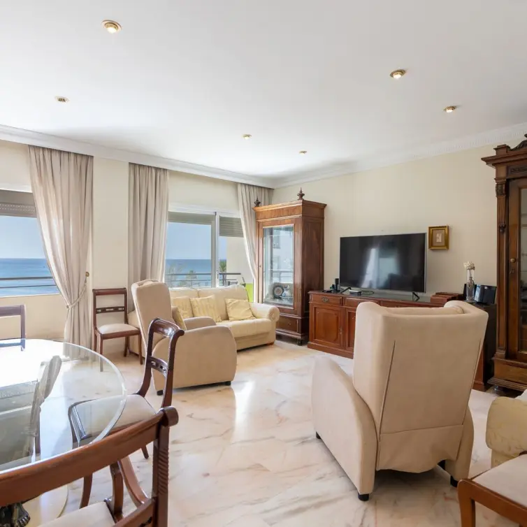 Продажа апартаментов на среднем этаже в Estepona