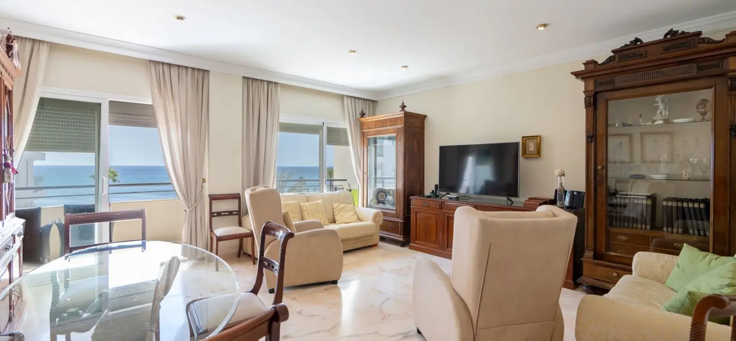 Продажа апартаментов на среднем этаже в Estepona 2