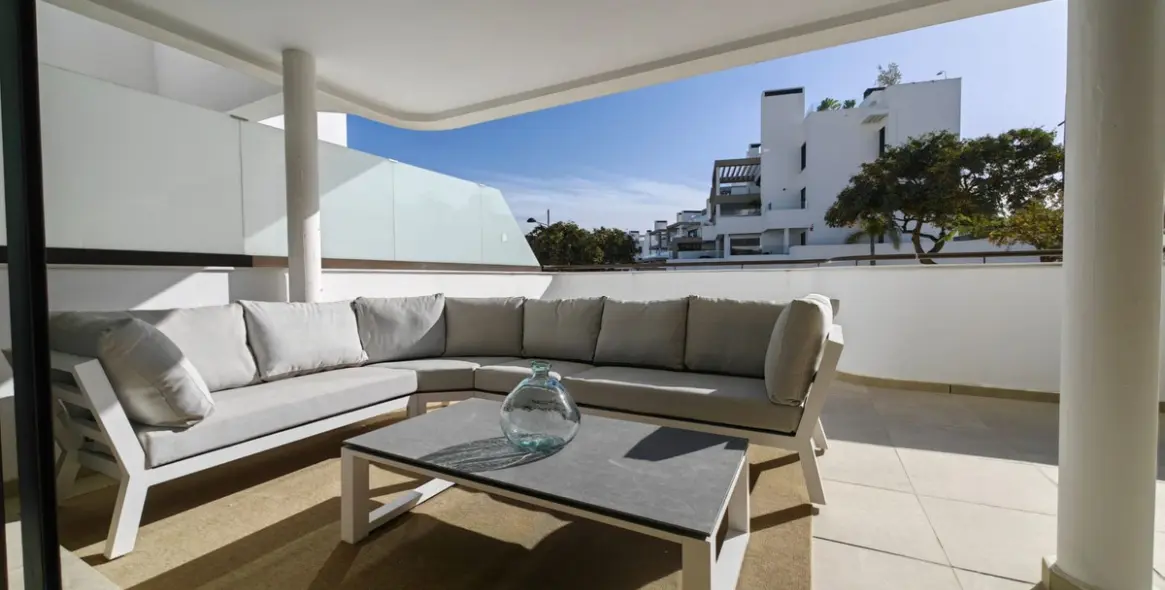 Продажа апартаментов на первом этаже в Estepona 2