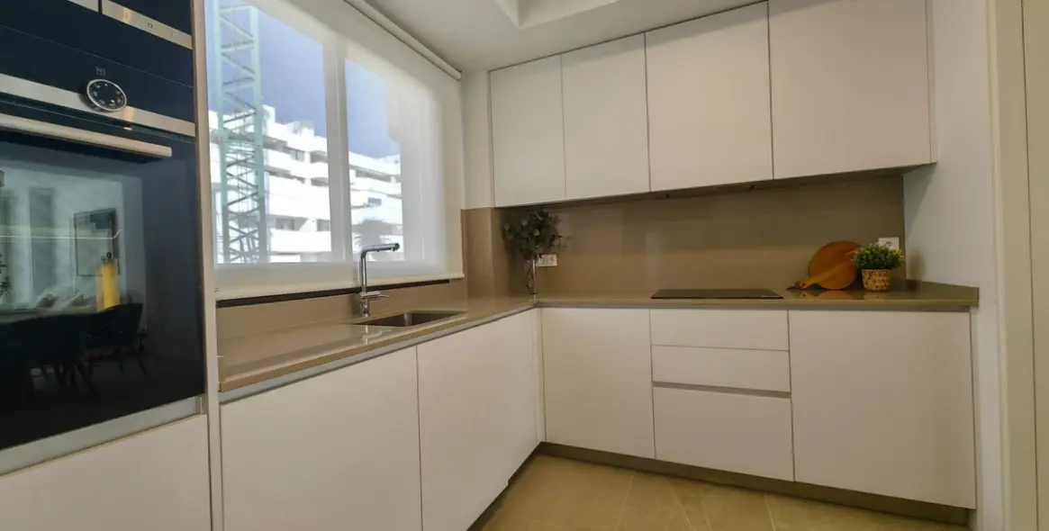 Продажа апартаментов на первом этаже в Estepona 3