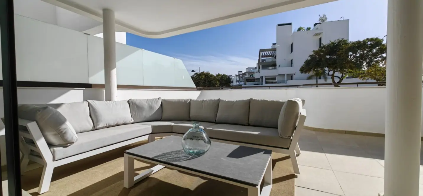 Sale of ground floor apartment in Estepona 1