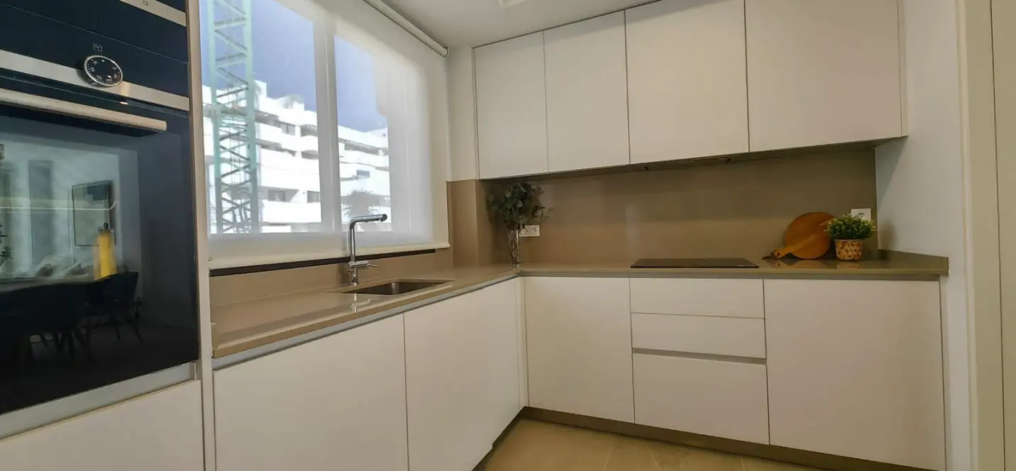 Sale of ground floor apartment in Estepona 2