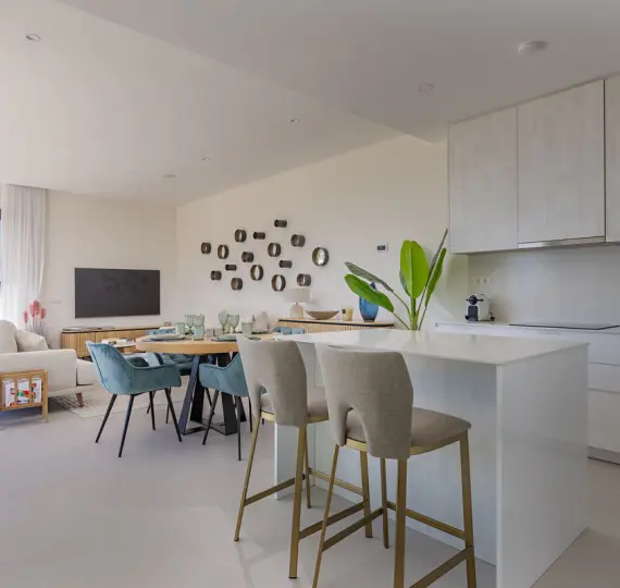 Продажа дома на две семьи в Casares Playa