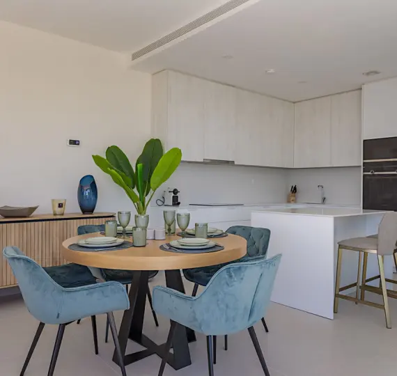 Продажа дома на две семьи в Casares Playa