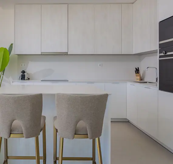 Продажа дома на две семьи в Casares Playa