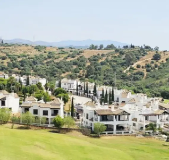Sale of detached villa in Estepona