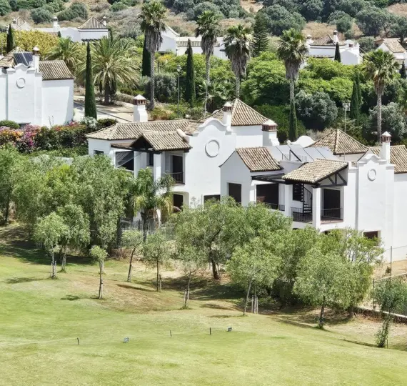 Sale of detached villa in Estepona