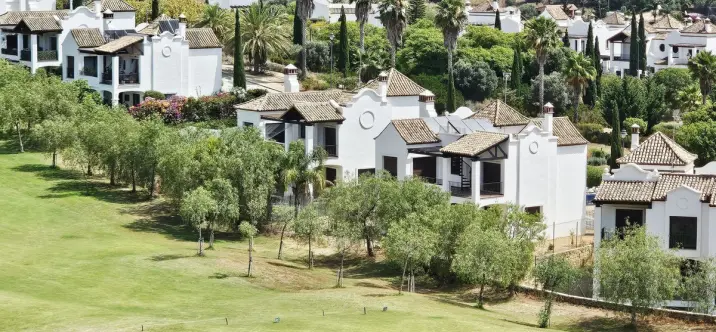 Sale of detached villa in Estepona 1