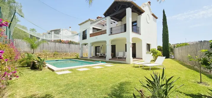 Sale of detached villa in Estepona 2