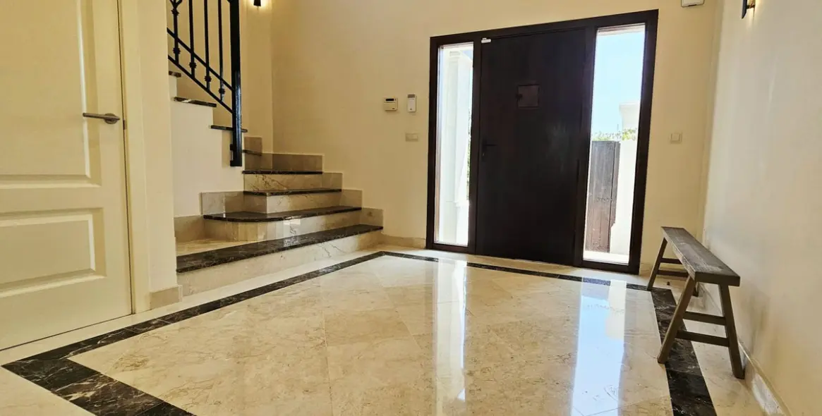 Sale of detached villa in Estepona 4