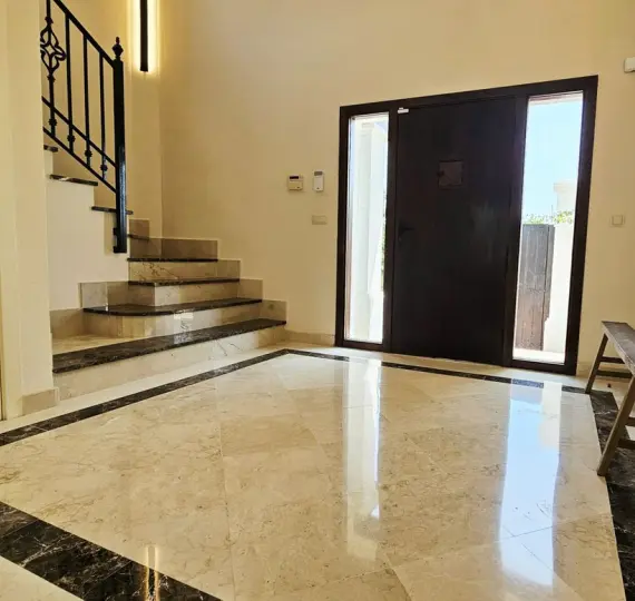 Sale of detached villa in Estepona