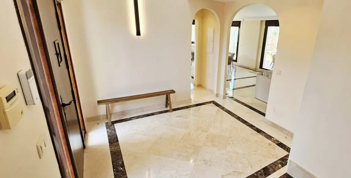 Sale of detached villa in Estepona 5