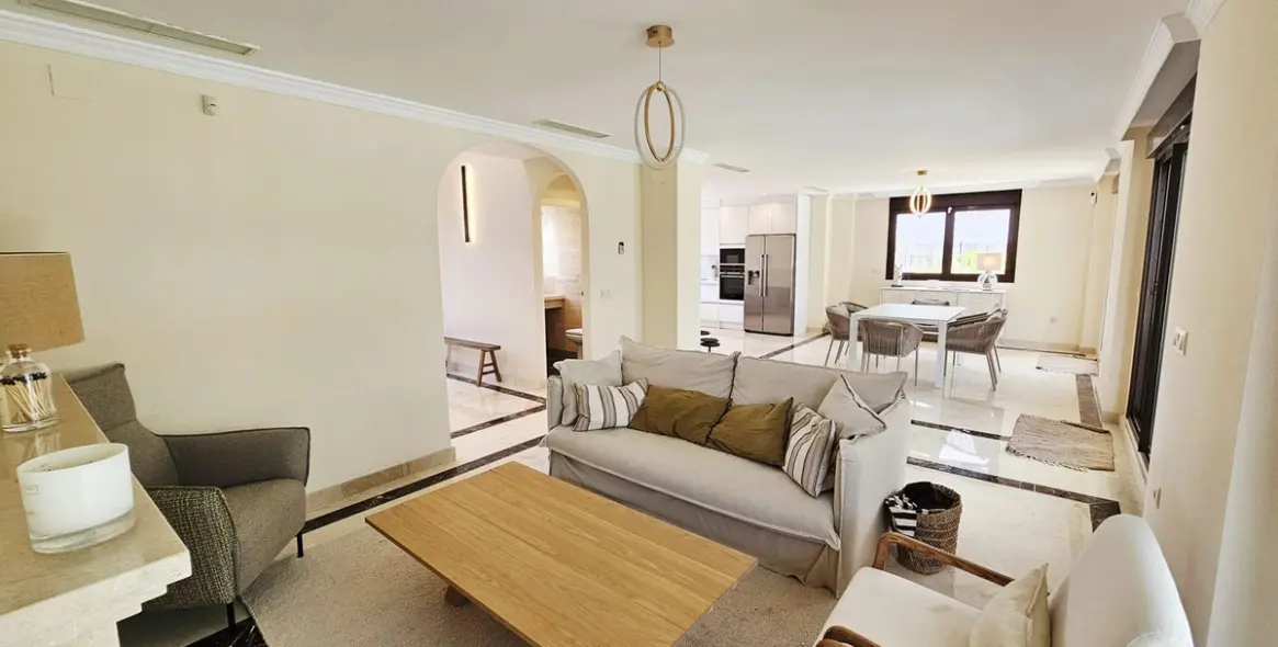 Sale of detached villa in Estepona 6