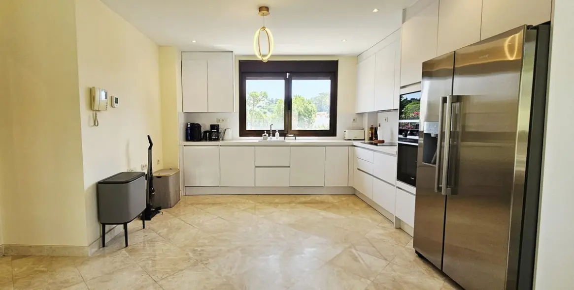 Sale of detached villa in Estepona 13