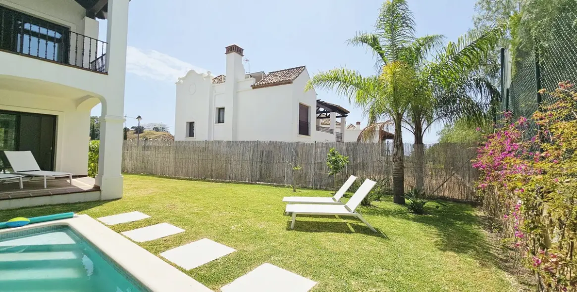 Sale of detached villa in Estepona 18