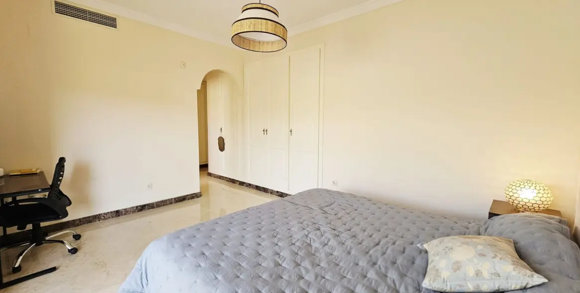 Sale of detached villa in Estepona 33