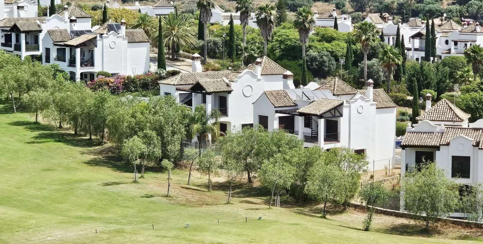 Sale of detached villa in Estepona 1