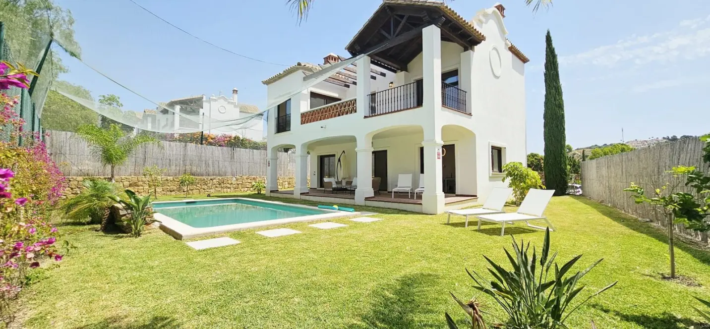 Venta de villa independiente en Estepona 1