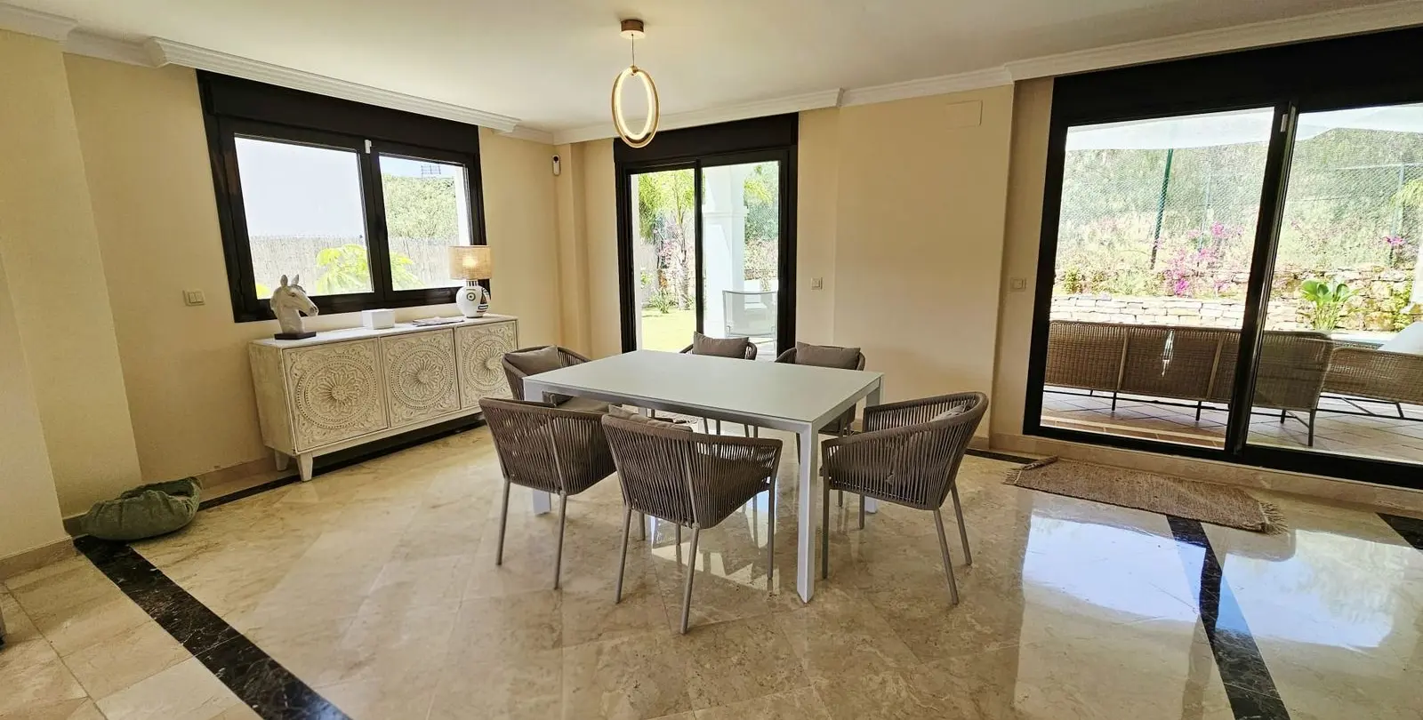 Sale of detached villa in Estepona 9