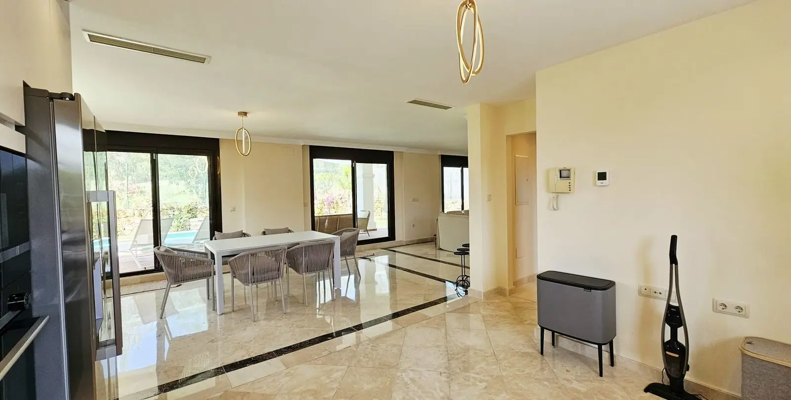 Sale of detached villa in Estepona 10