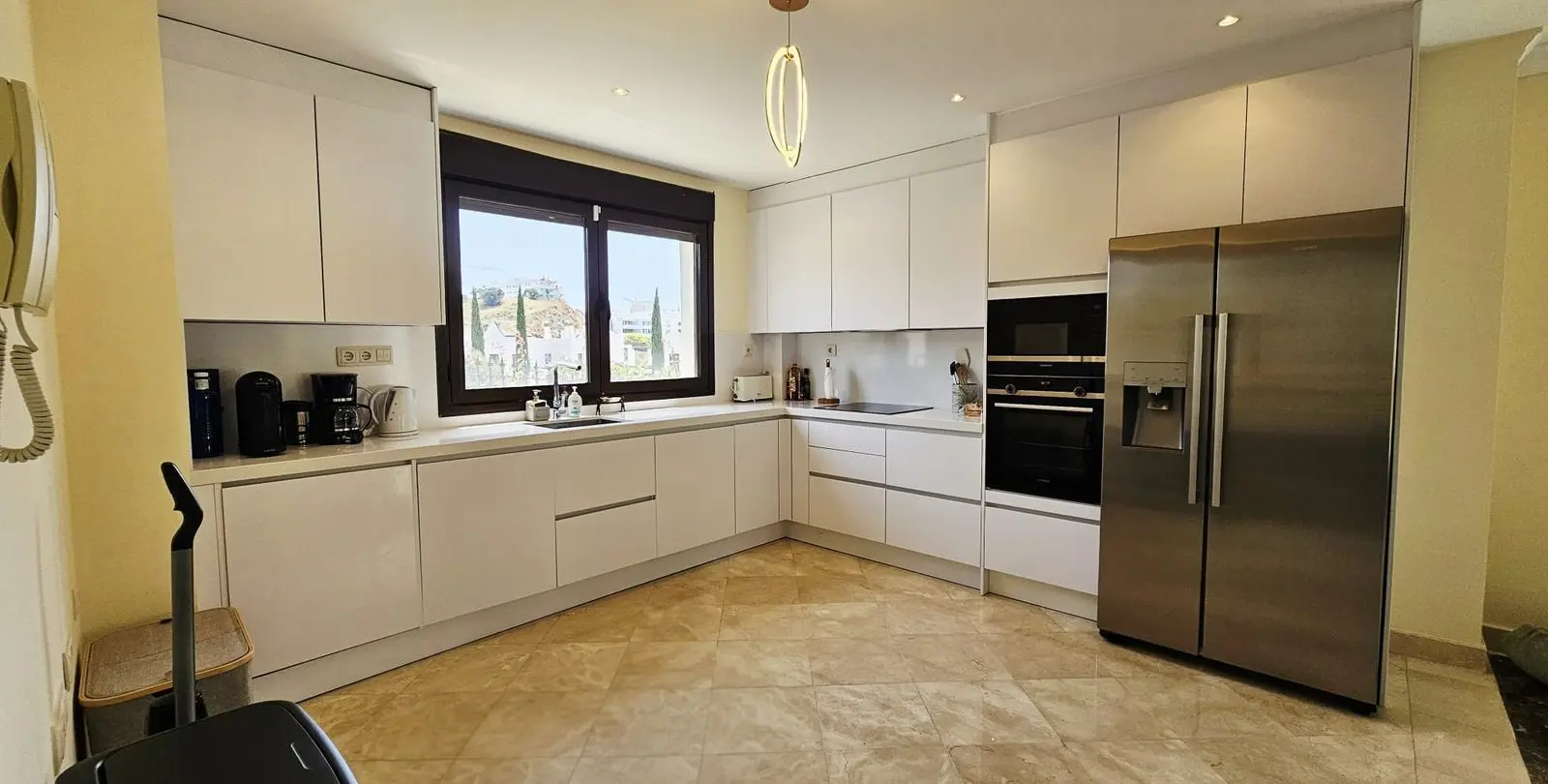Sale of detached villa in Estepona 11