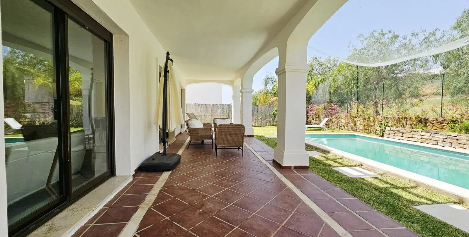 Sale of detached villa in Estepona 14