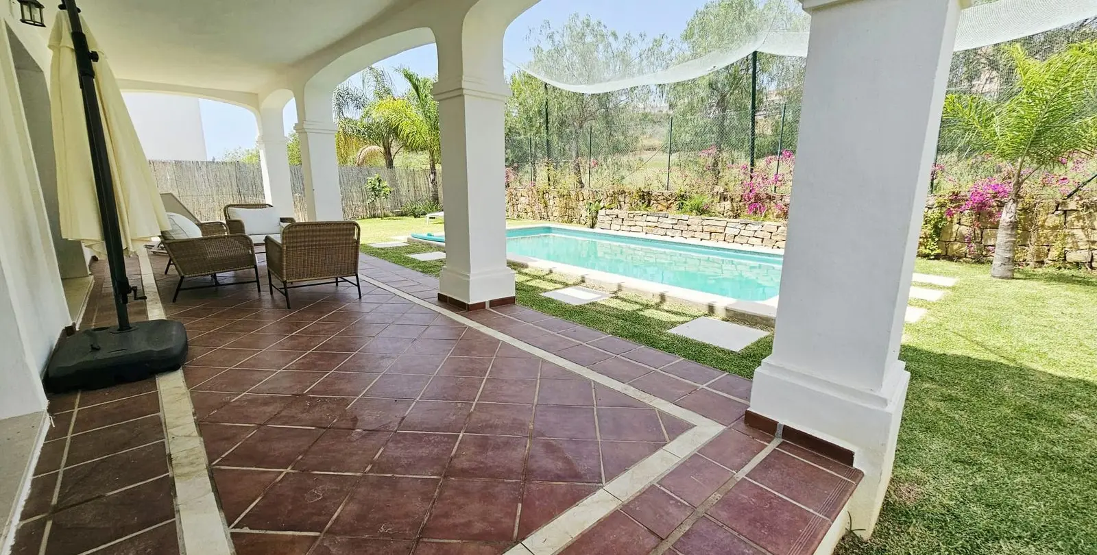 Sale of detached villa in Estepona 18
