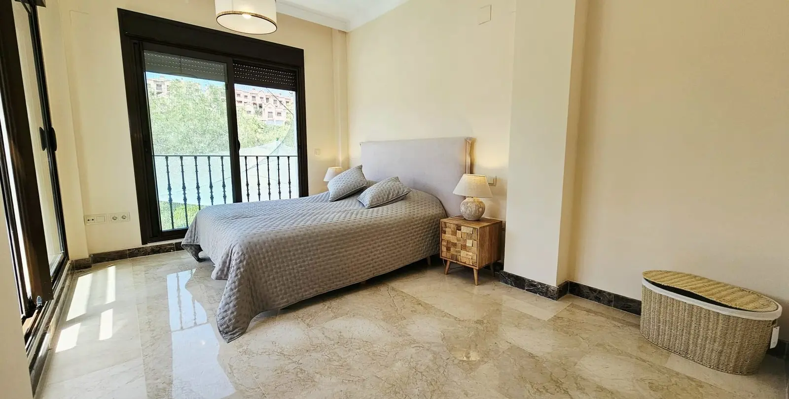 Sale of detached villa in Estepona 20