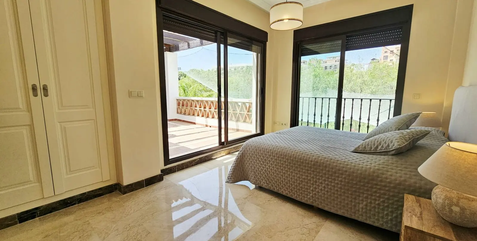 Sale of detached villa in Estepona 21
