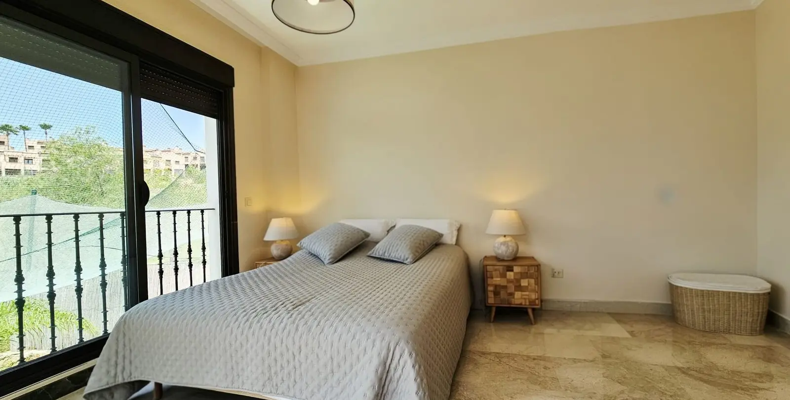 Sale of detached villa in Estepona 23