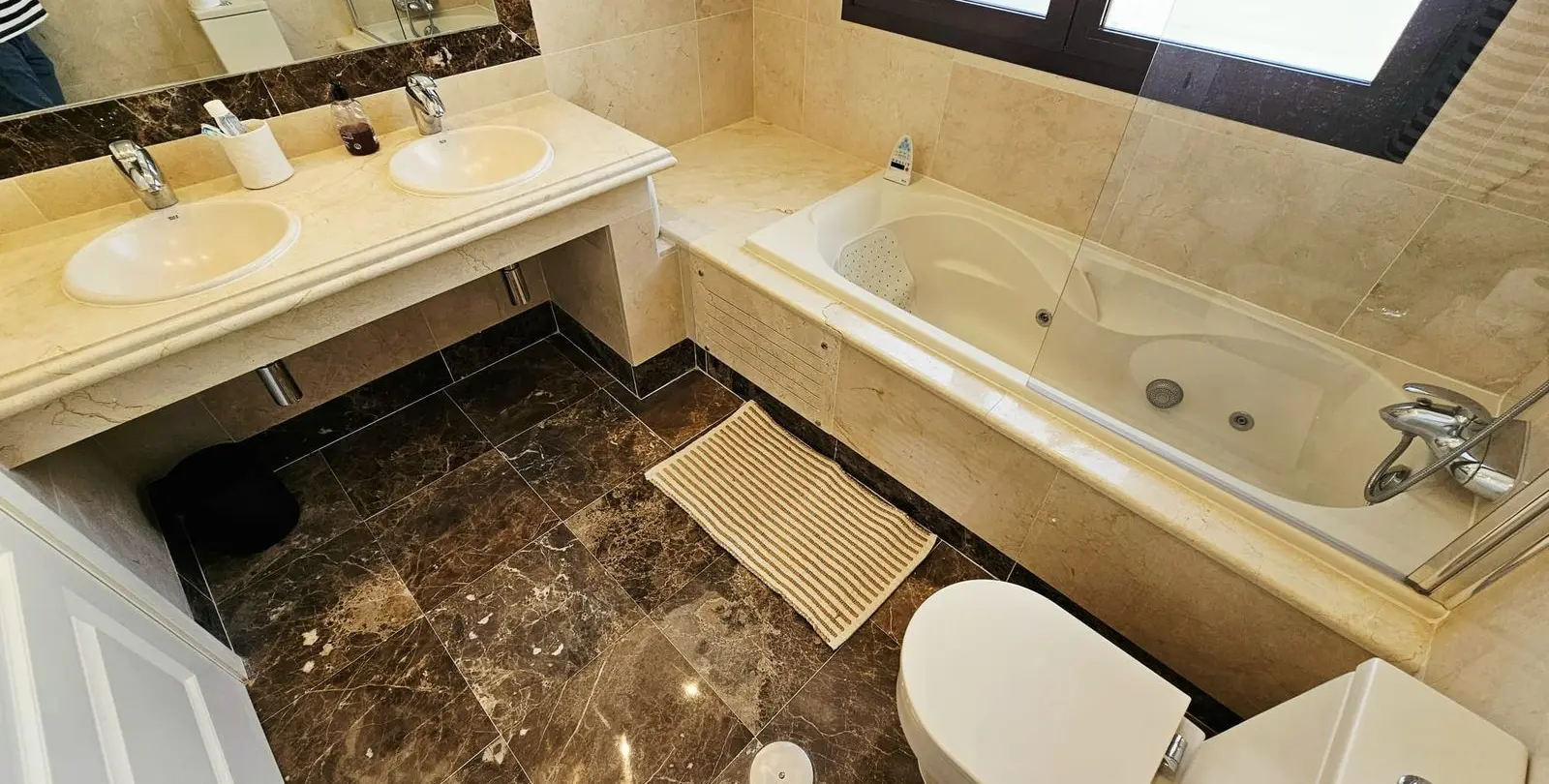 Sale of detached villa in Estepona 26