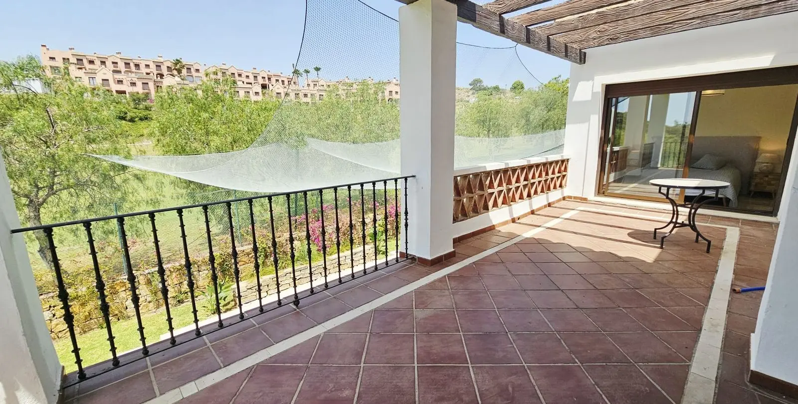 Sale of detached villa in Estepona 27