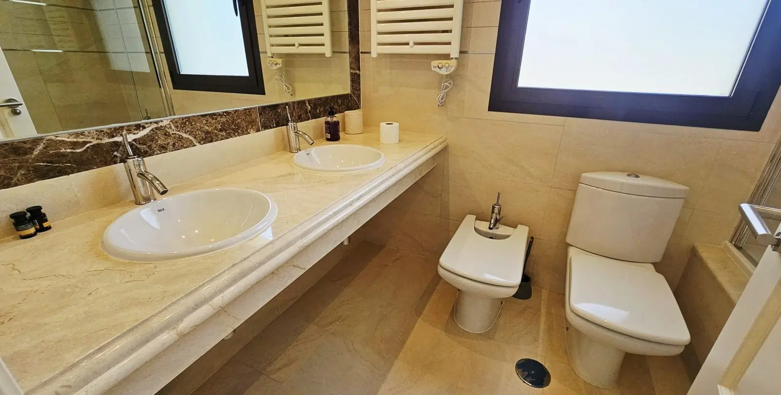 Sale of detached villa in Estepona 32
