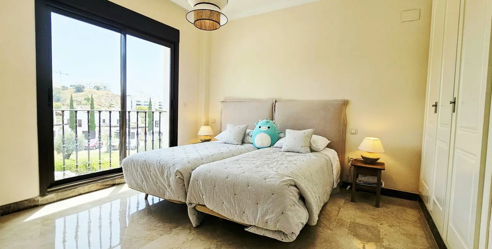 Sale of detached villa in Estepona 33
