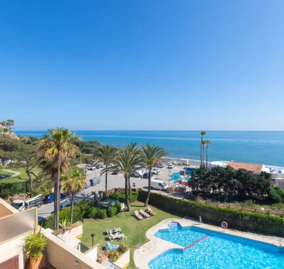 Sale of penthouse in Elviria