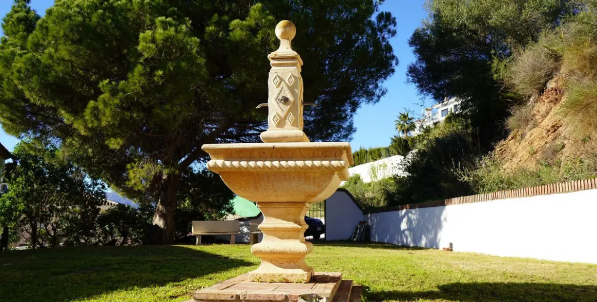 Sale of detached villa in Mijas Golf 5