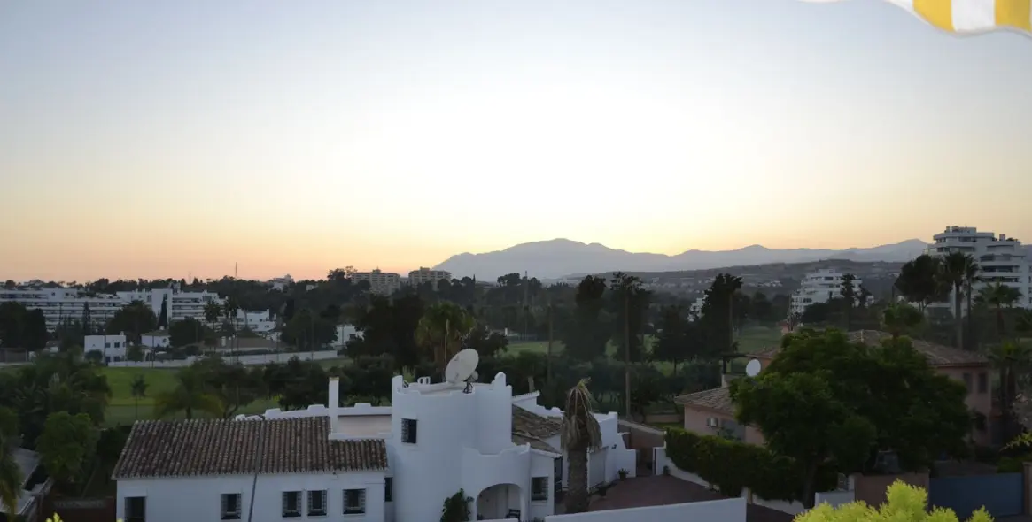 Продажа двухуровневого пентхауса в Guadalmina Alta 1