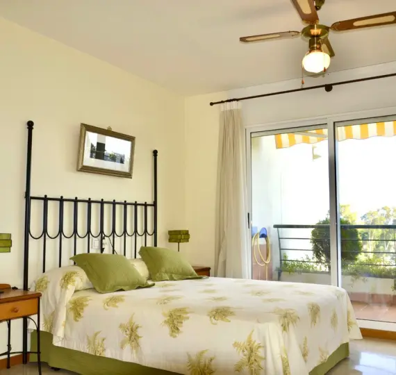 Продажа двухуровневого пентхауса в Guadalmina Alta