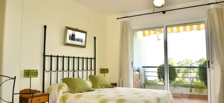 Продажа двухуровневого пентхауса в Guadalmina Alta 3