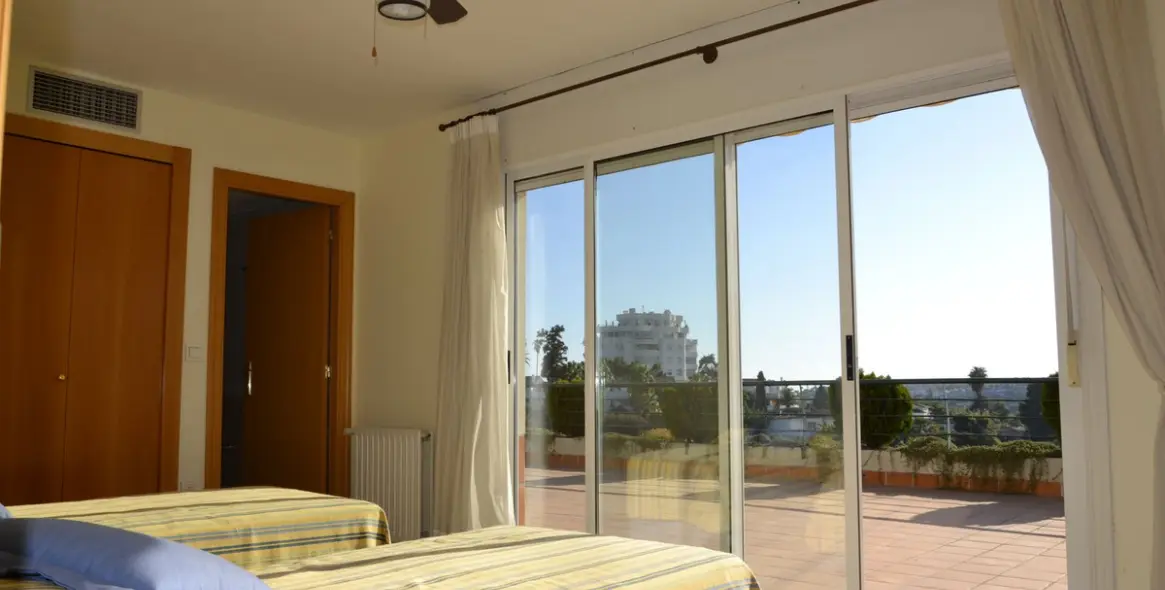 Продажа двухуровневого пентхауса в Guadalmina Alta 5