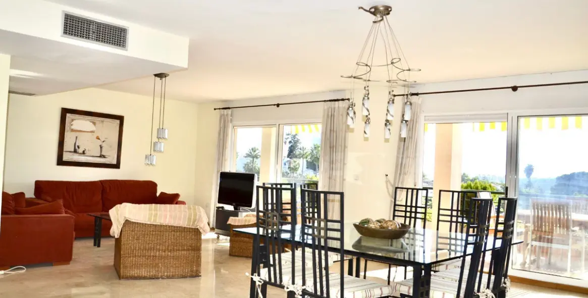 Продажа двухуровневого пентхауса в Guadalmina Alta 8