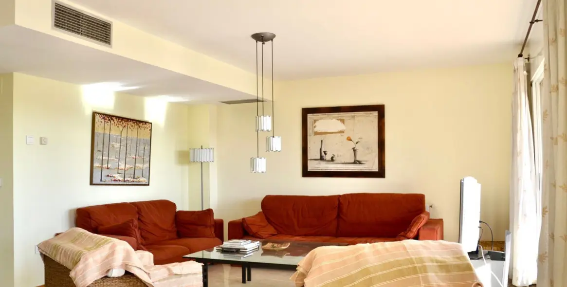 Продажа двухуровневого пентхауса в Guadalmina Alta 12