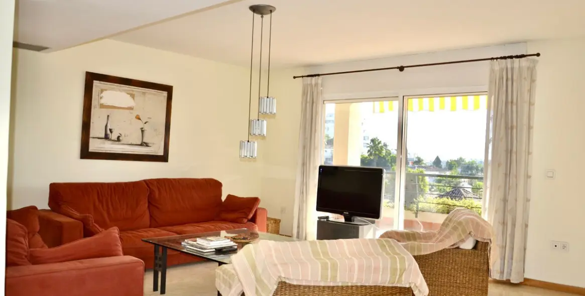 Продажа двухуровневого пентхауса в Guadalmina Alta 13