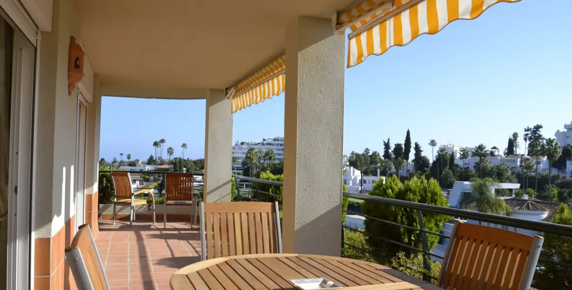 Продажа двухуровневого пентхауса в Guadalmina Alta 14