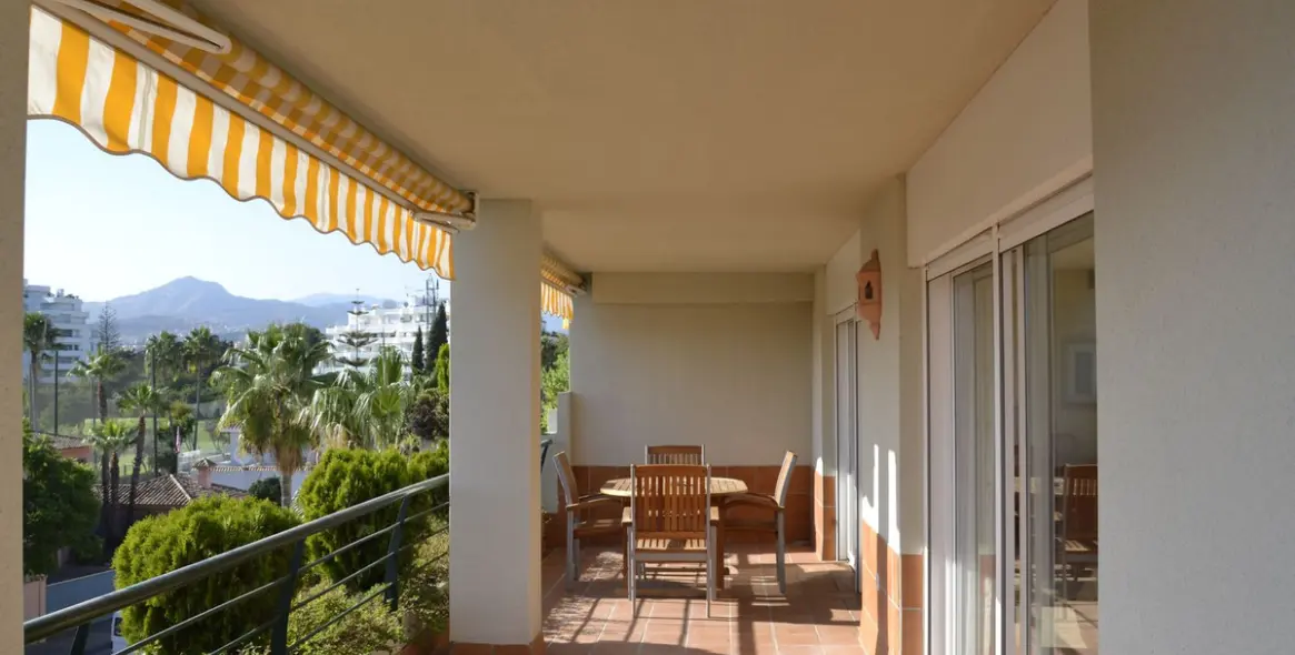 Продажа двухуровневого пентхауса в Guadalmina Alta 17