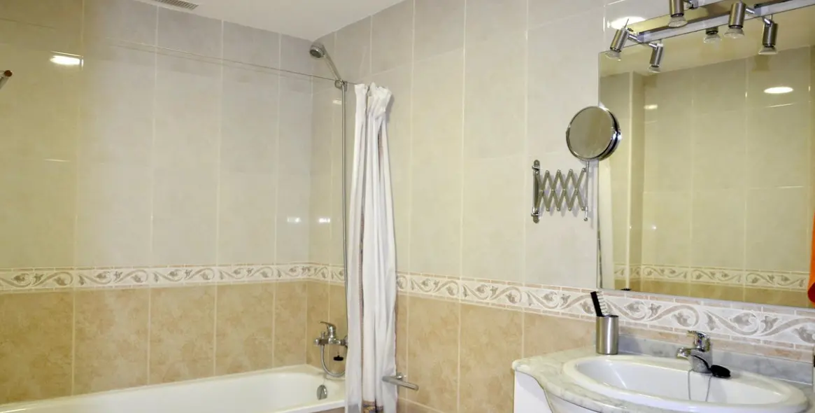 Venta de ático dúplex en Guadalmina Alta 23