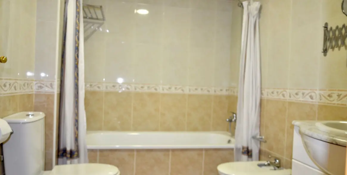 Venta de ático dúplex en Guadalmina Alta 24